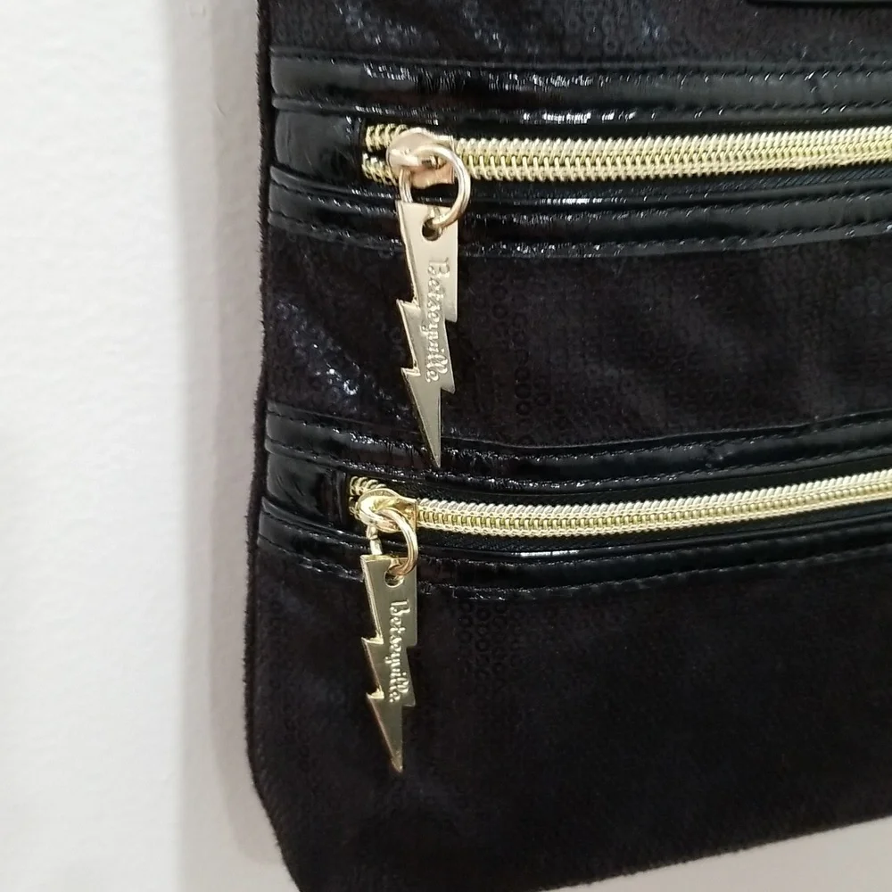 Betseyville Crossbody w/Free BJ Belt